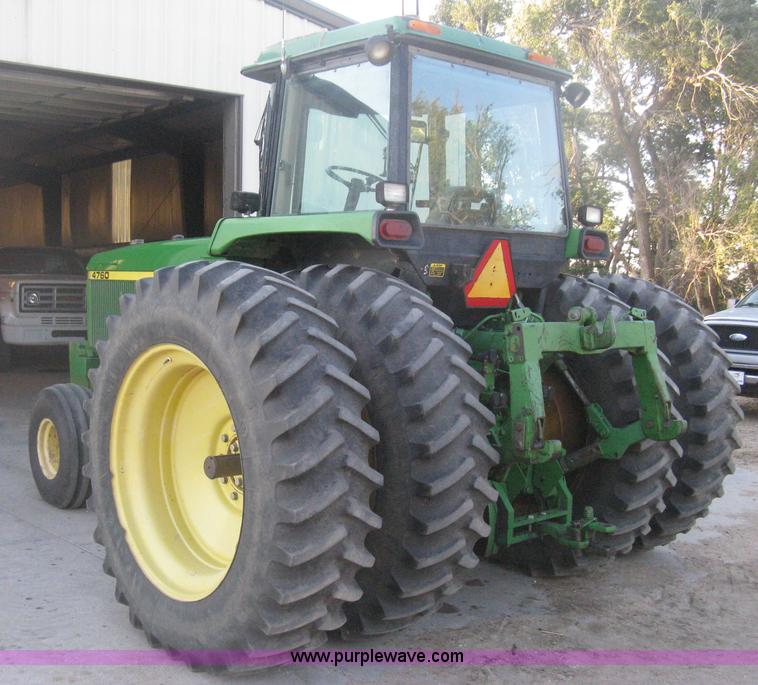 image for item H6283 1992 John Deere 4760 tractor