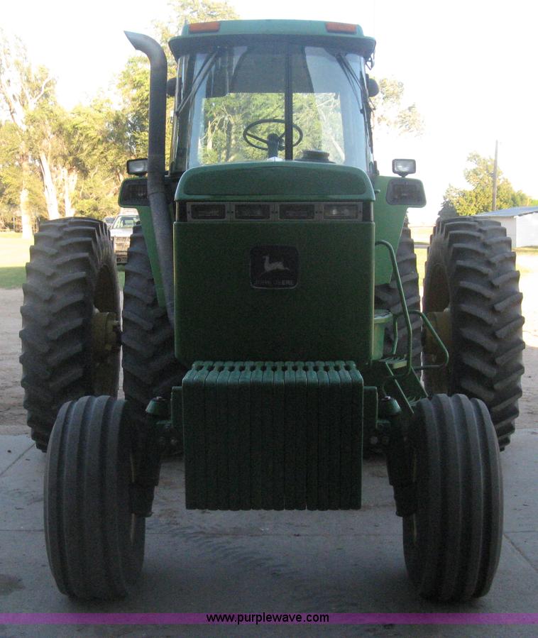 image for item H6283 1992 John Deere 4760 tractor