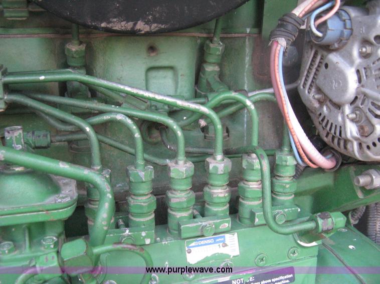 image for item H6283 1992 John Deere 4760 tractor