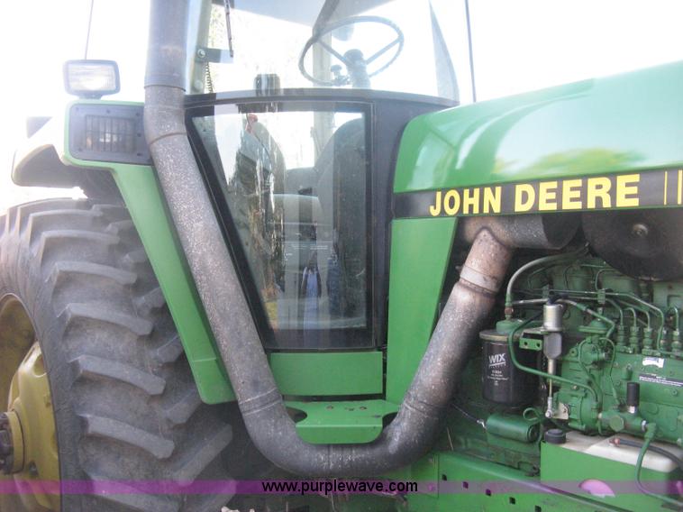image for item H6283 1992 John Deere 4760 tractor
