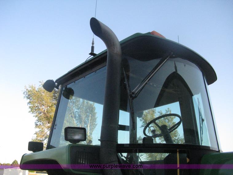 image for item H6283 1992 John Deere 4760 tractor