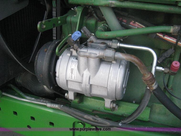 image for item H6283 1992 John Deere 4760 tractor