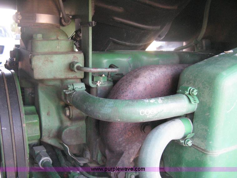 image for item H6283 1992 John Deere 4760 tractor