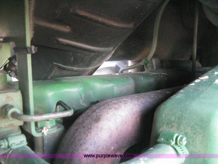 image for item H6283 1992 John Deere 4760 tractor