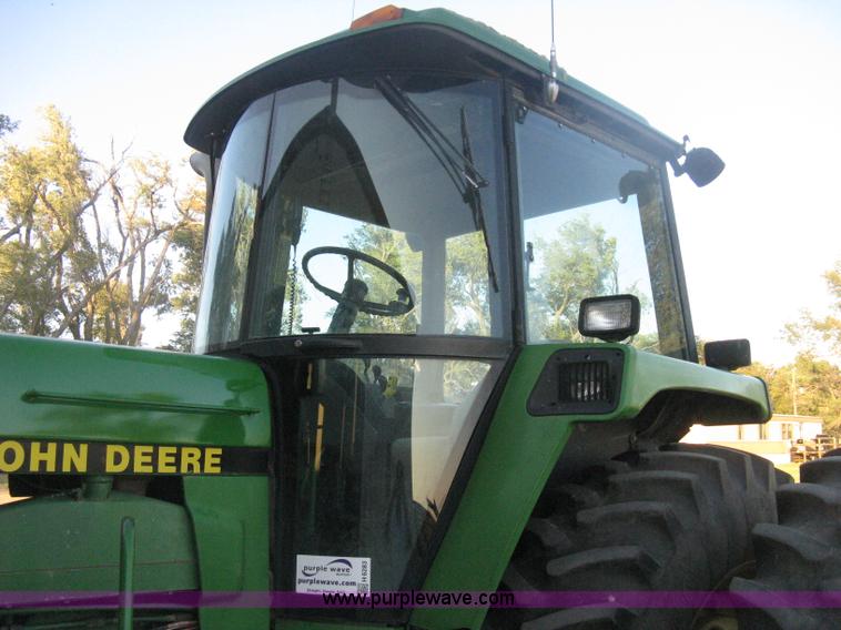 image for item H6283 1992 John Deere 4760 tractor