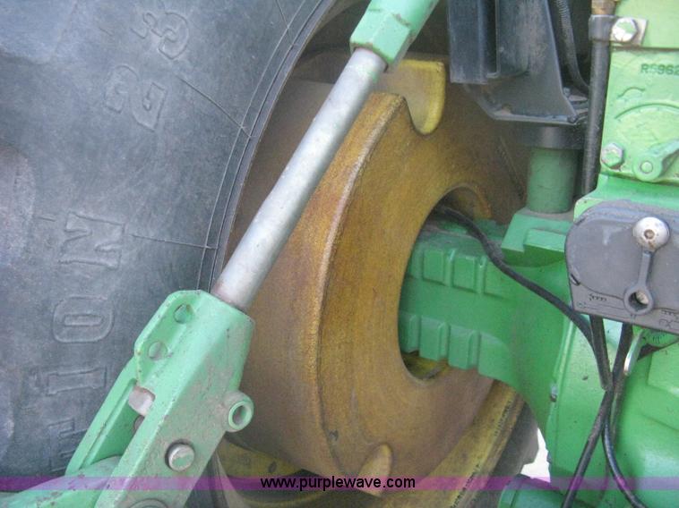 image for item H6283 1992 John Deere 4760 tractor