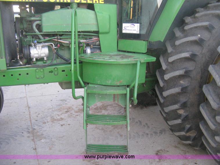 image for item H6283 1992 John Deere 4760 tractor