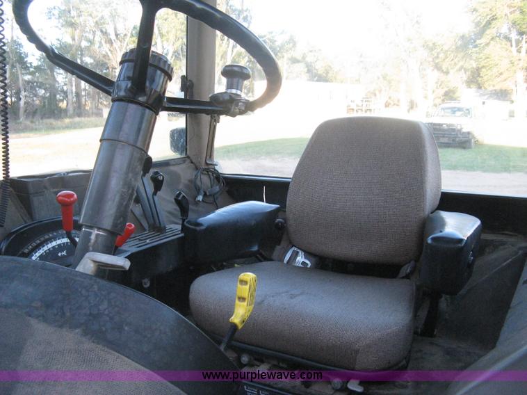 image for item H6283 1992 John Deere 4760 tractor