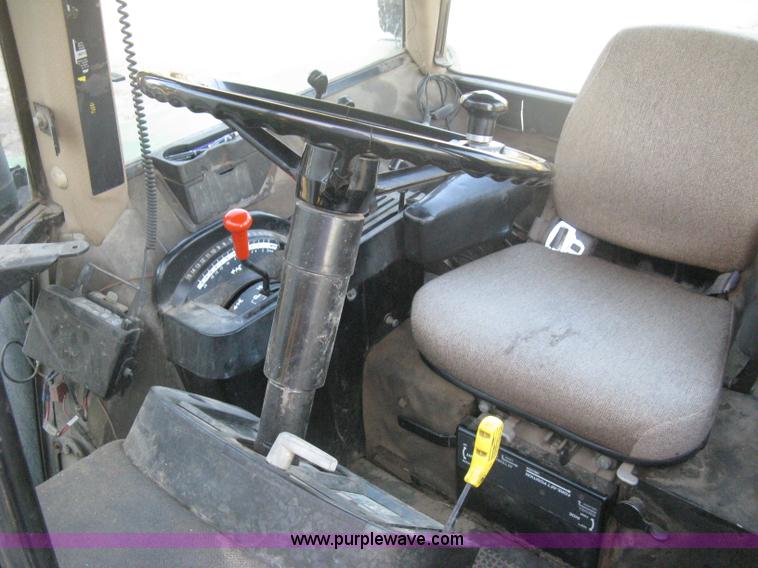 image for item H6283 1992 John Deere 4760 tractor