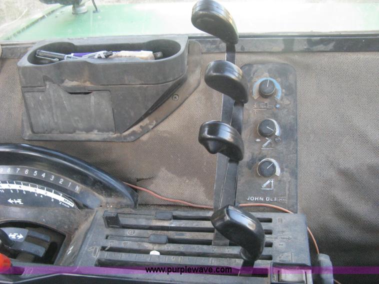 image for item H6283 1992 John Deere 4760 tractor