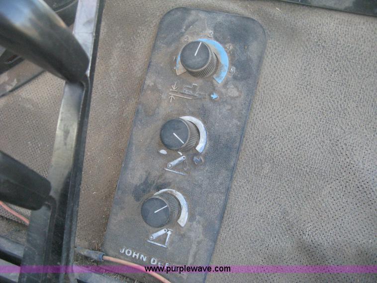 image for item H6283 1992 John Deere 4760 tractor