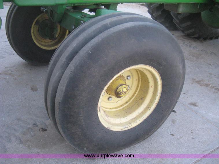 image for item H6283 1992 John Deere 4760 tractor