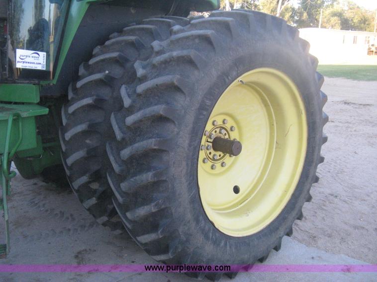 image for item H6283 1992 John Deere 4760 tractor