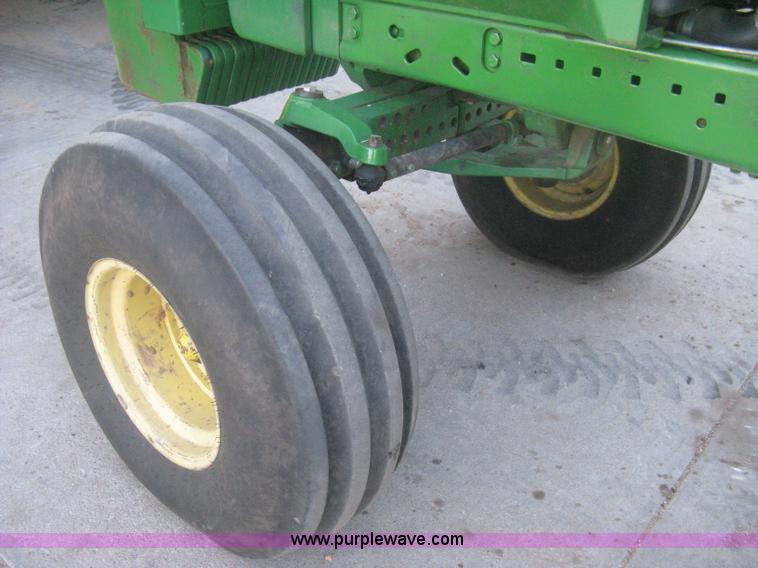 image for item H6283 1992 John Deere 4760 tractor