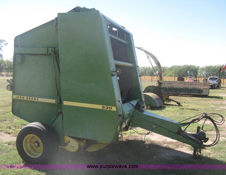 image for item H6291 John Deere 530 round baler