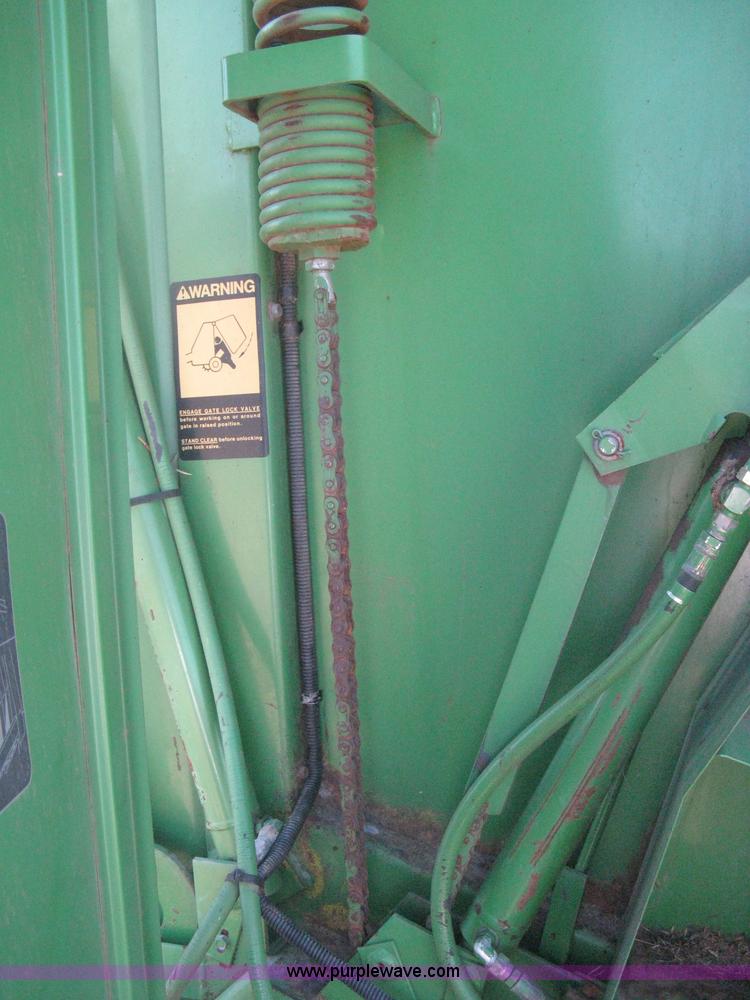 image for item H6291 John Deere 530 round baler