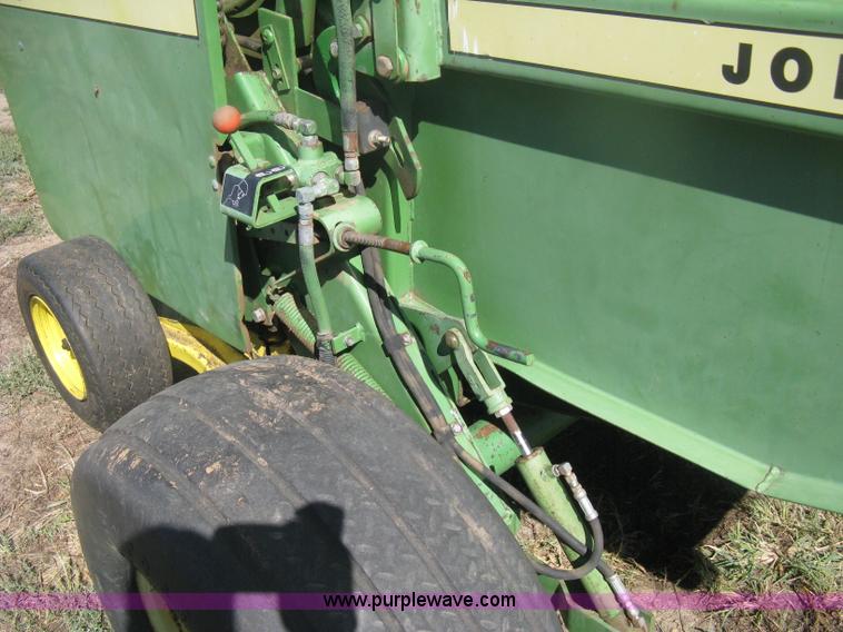 image for item H6291 John Deere 530 round baler
