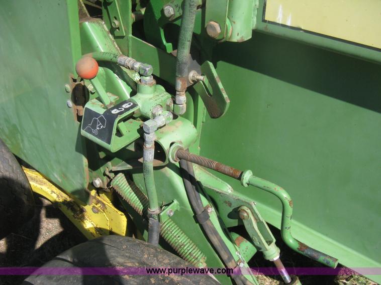 image for item H6291 John Deere 530 round baler
