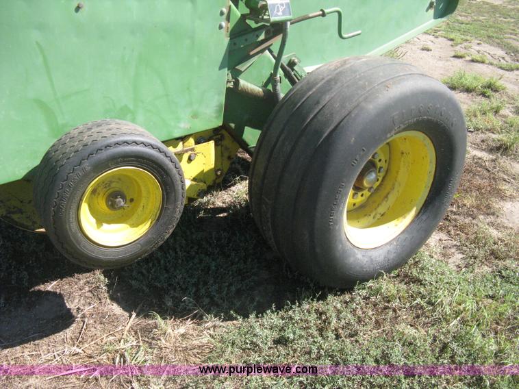 image for item H6291 John Deere 530 round baler