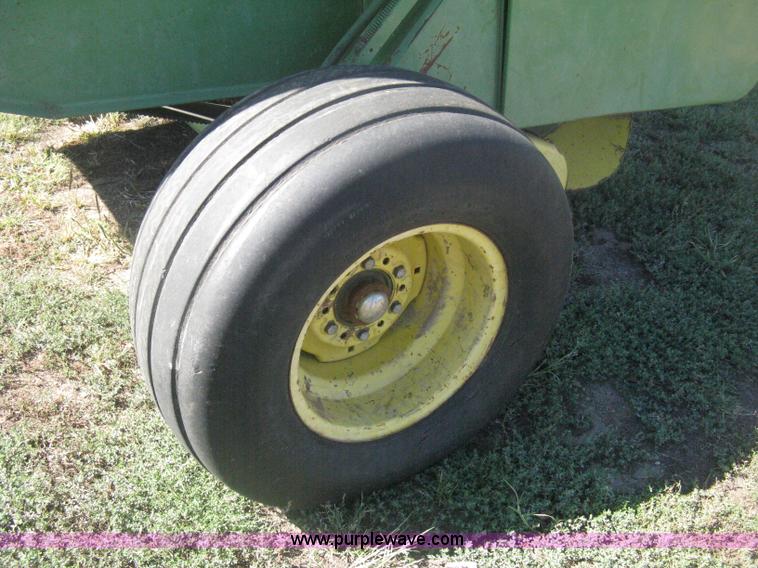 image for item H6291 John Deere 530 round baler
