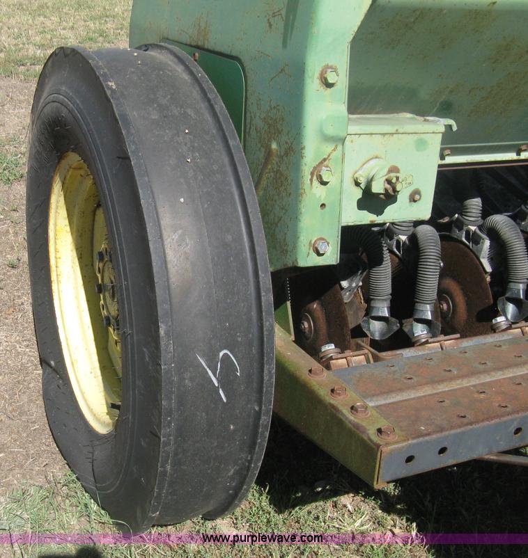image for item H6298 John Deere 8350 grain drill