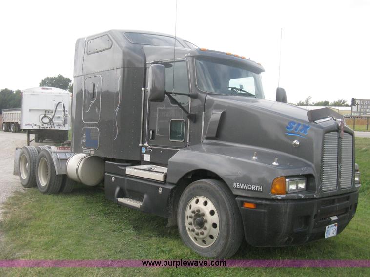 image for item H6311 2006 Kenworth T600B semi truck