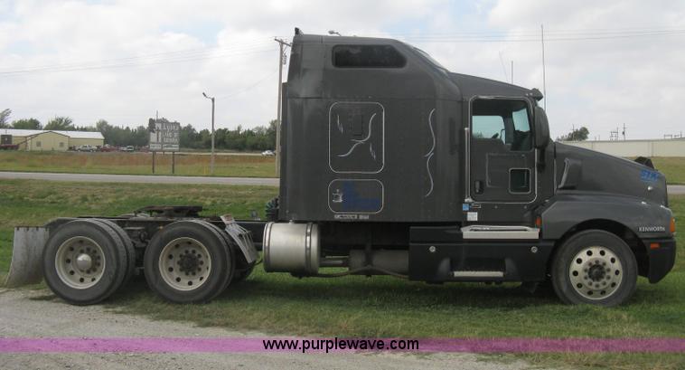 image for item H6311 2006 Kenworth T600B semi truck