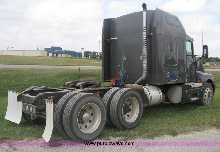 image for item H6311 2006 Kenworth T600B semi truck