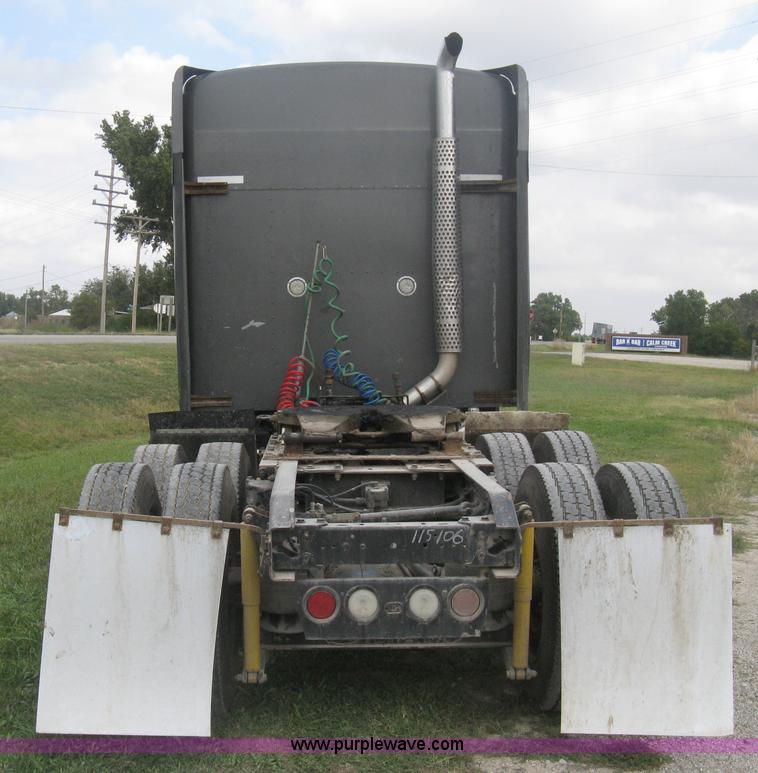 image for item H6311 2006 Kenworth T600B semi truck