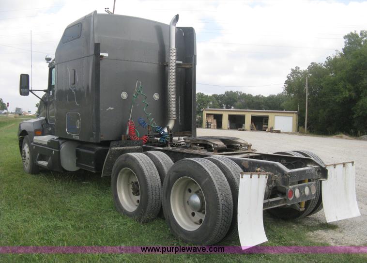 image for item H6311 2006 Kenworth T600B semi truck