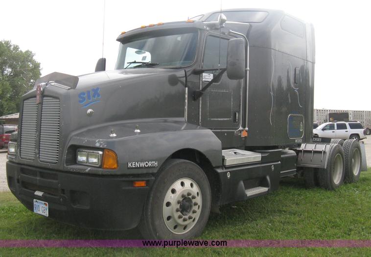 image for item H6311 2006 Kenworth T600B semi truck