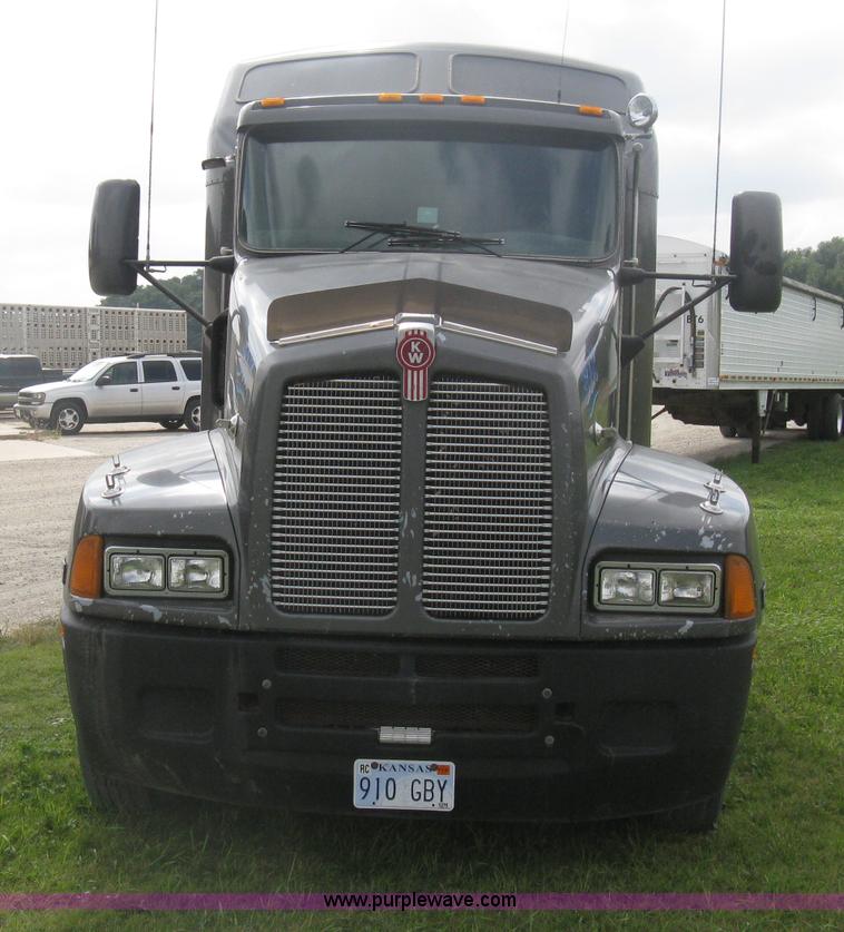 image for item H6311 2006 Kenworth T600B semi truck