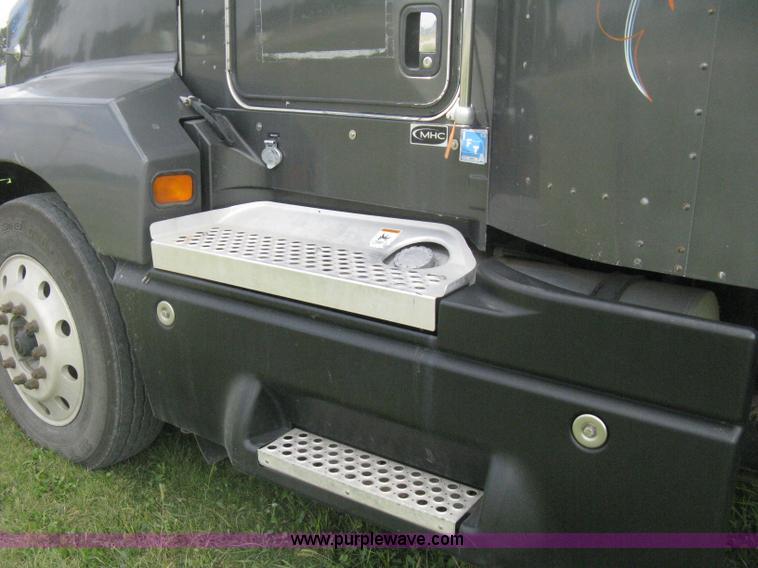 image for item H6311 2006 Kenworth T600B semi truck