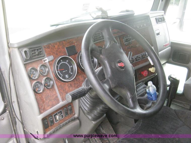 image for item H6311 2006 Kenworth T600B semi truck