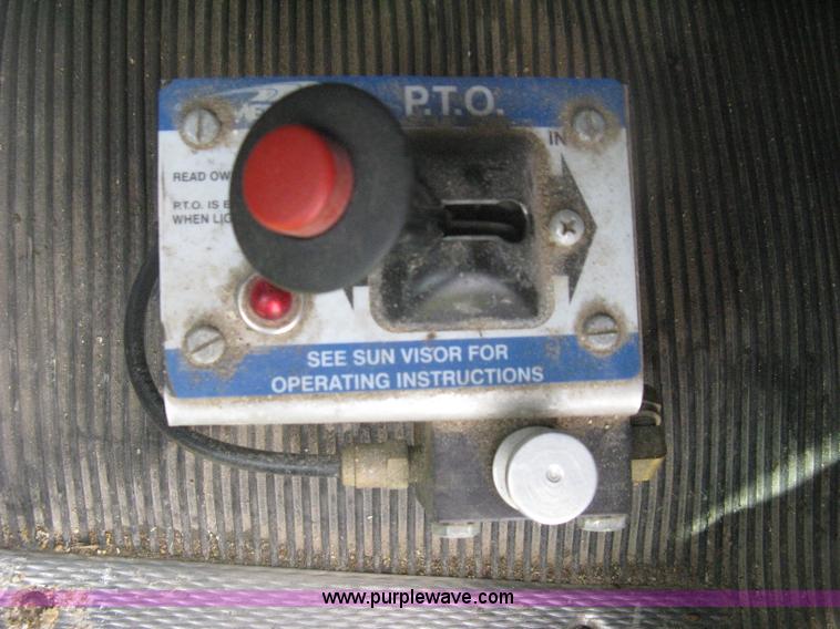 image for item H6311 2006 Kenworth T600B semi truck