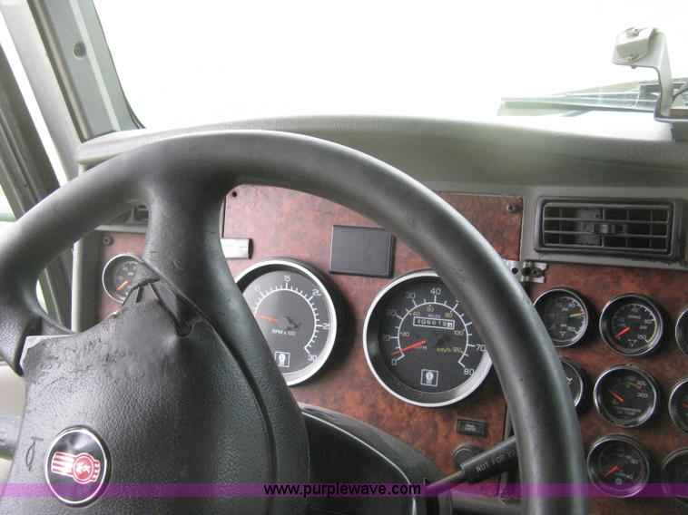 image for item H6311 2006 Kenworth T600B semi truck