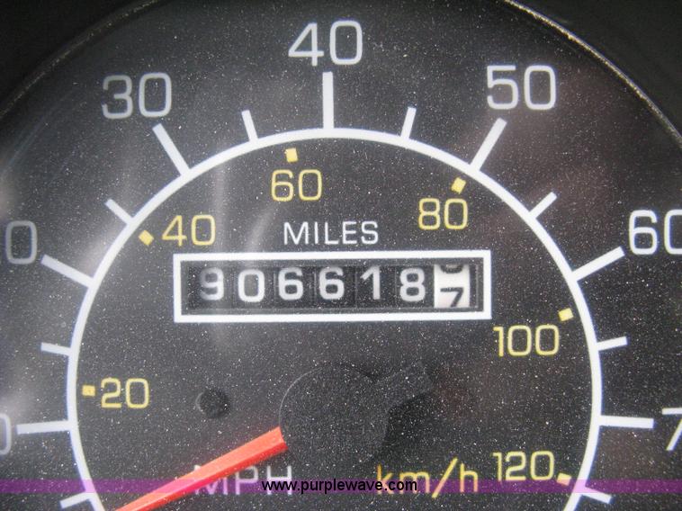 image for item H6311 2006 Kenworth T600B semi truck