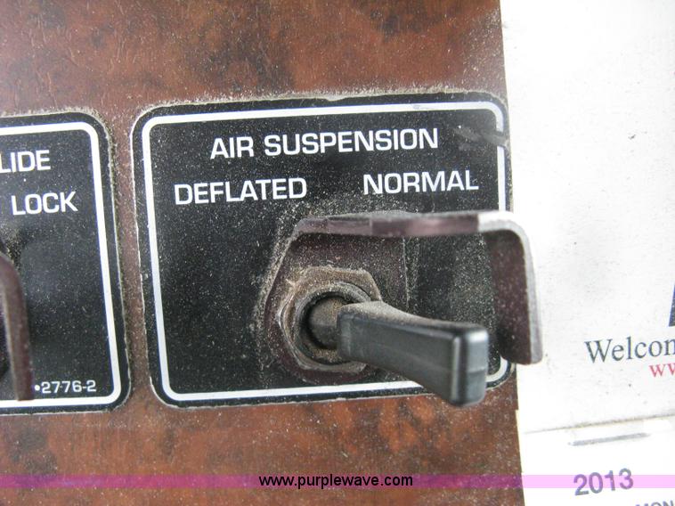 image for item H6311 2006 Kenworth T600B semi truck