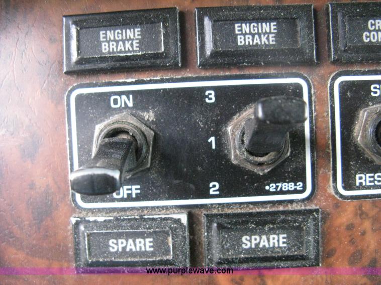 image for item H6311 2006 Kenworth T600B semi truck