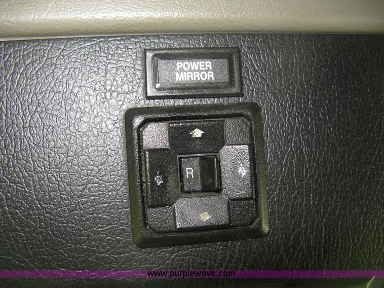 image for item H6311 2006 Kenworth T600B semi truck