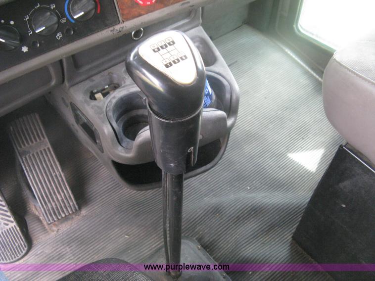 image for item H6311 2006 Kenworth T600B semi truck