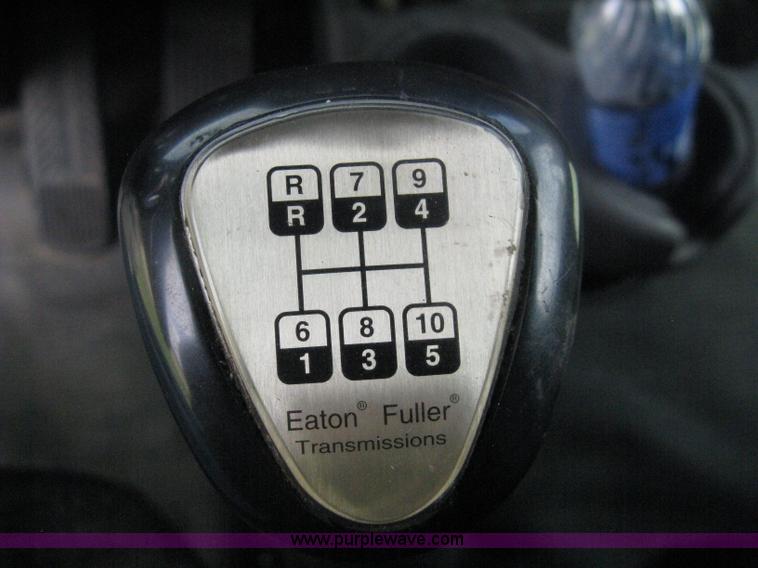 image for item H6311 2006 Kenworth T600B semi truck