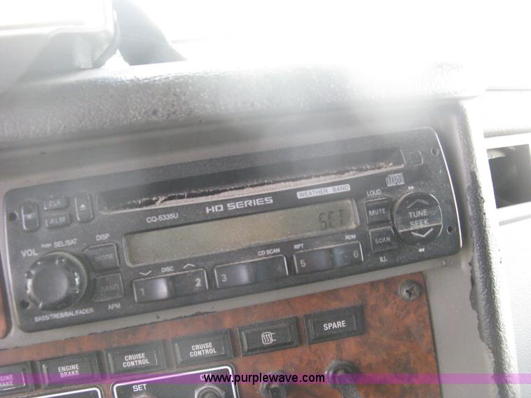 image for item H6311 2006 Kenworth T600B semi truck