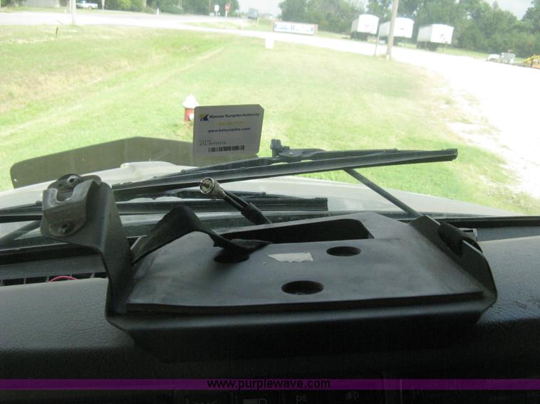 image for item H6311 2006 Kenworth T600B semi truck