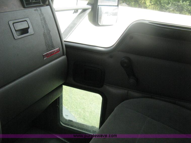 image for item H6311 2006 Kenworth T600B semi truck