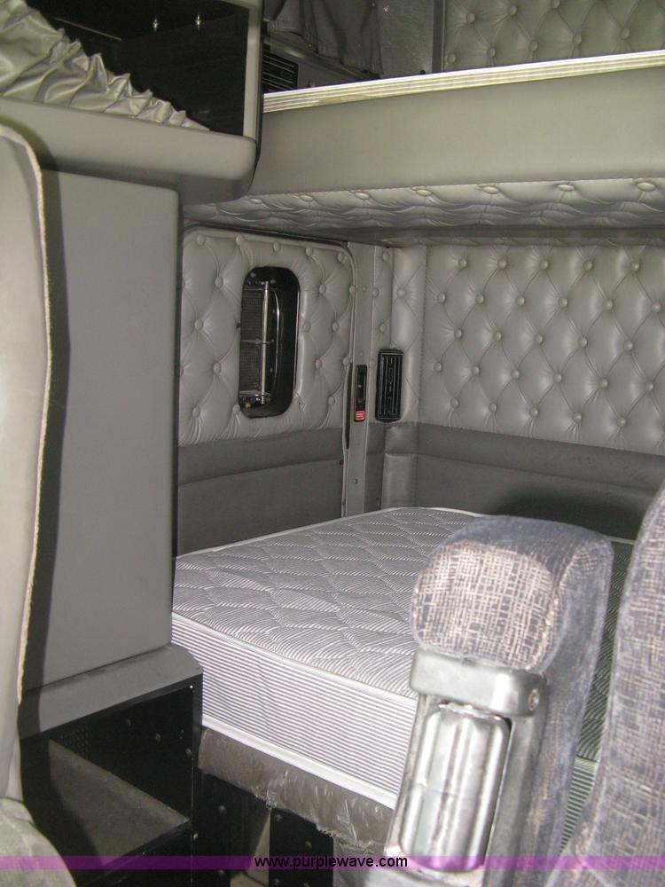 image for item H6311 2006 Kenworth T600B semi truck