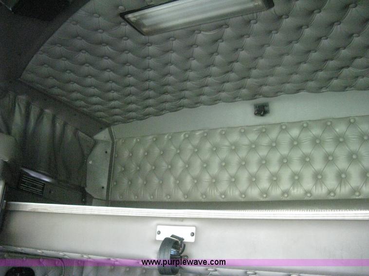 image for item H6311 2006 Kenworth T600B semi truck