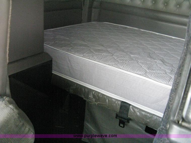 image for item H6311 2006 Kenworth T600B semi truck