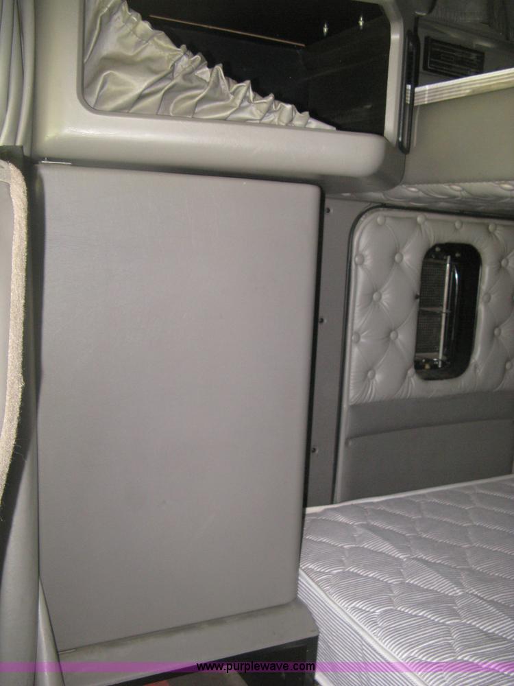 image for item H6311 2006 Kenworth T600B semi truck