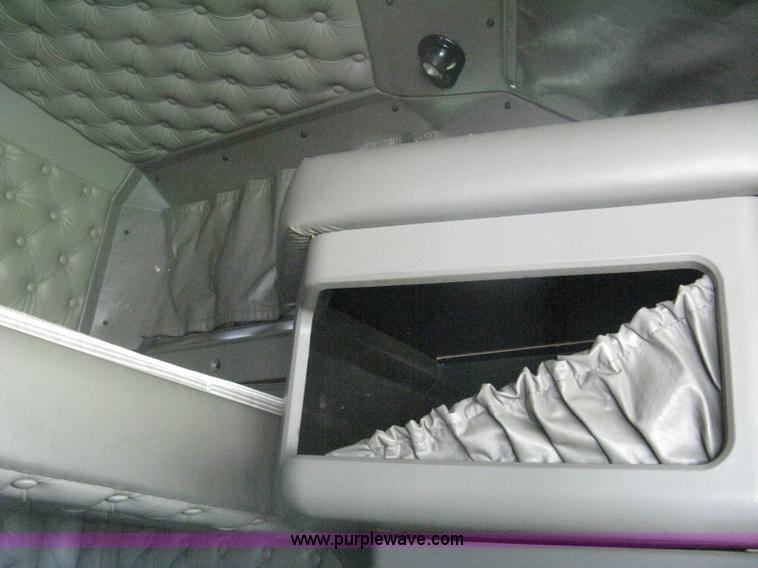 image for item H6311 2006 Kenworth T600B semi truck